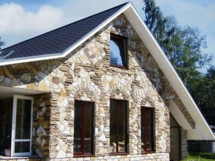 Facing with stone slabs Facing the house with natural stone