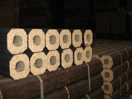 Pressed pang-industriya na sawdust Ang mga na-rate na briquette para sa pagpainit