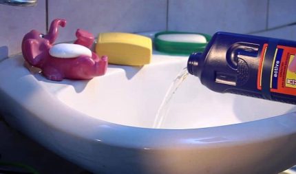 Using a liquid pipe cleaner Liquid blocker