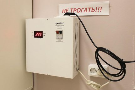 Kućna uporaba stabilizatora Zidni regulator napona