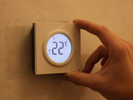 Indication de la température ambiante souhaitée Chauffage domestique intelligent