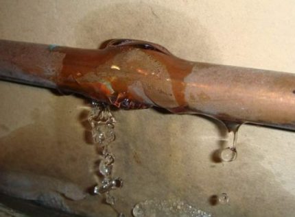 Ang mga epekto ng martilyo ng tubig Ang mga kahihinatnan ng martilyo ng tubig sa sistema ng supply ng tubig