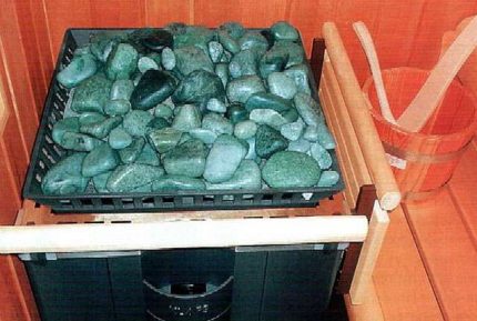Utilitzant pedres a la sala de vapor La forma de les pedres per a l'estufa