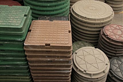 Covers in various colors and sizes Colored hatches of different shapes