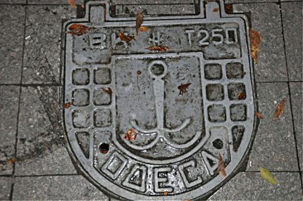 The original shape of the hatch Original form sewer hatch