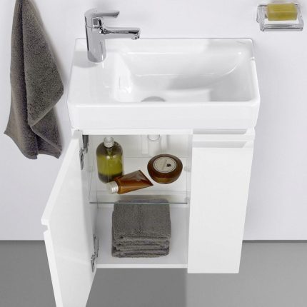 Pica petita amb una tauleta de nit espaiosa Lavabo rectangular