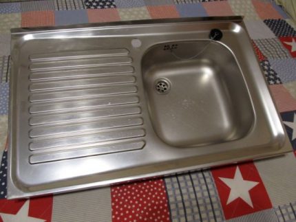 Sink model na may overflow hole Bowl ng bakal sink