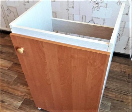 Maliit na pedestal para sa pag-mount ng isang lababo sa kusina Sink kabinet nang walang countertop