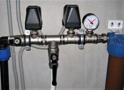 Pressostat et manomètre dans l'alimentation en eau Le relais est installé dans le pipeline