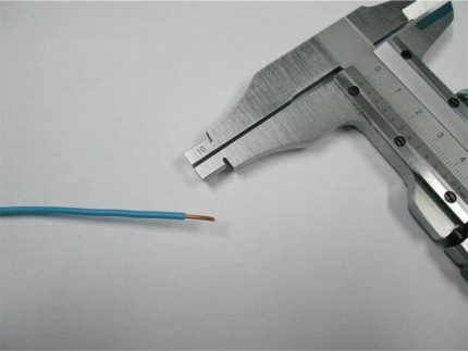 Caliper for taking measurements Core Diameter Measurement
