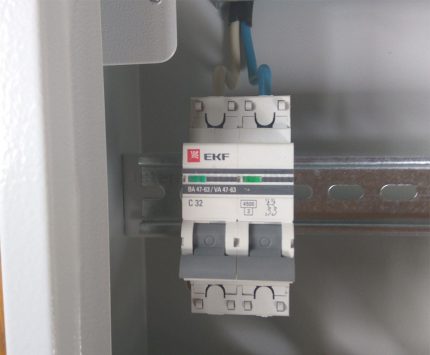 Bipolar input circuit breaker