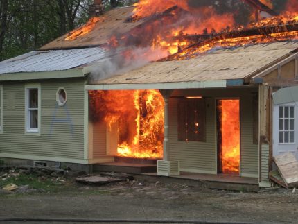 Incendie sur un chantier de construction