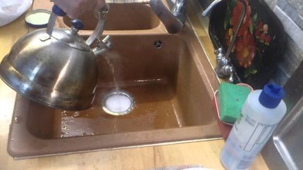 Soda kaustik untuk menghilangkan penyumbatan Pembuangan air kumbahan dengan soda kaustik