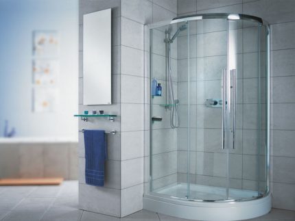 Buksan ang shower Buksan ang shower nang walang takip