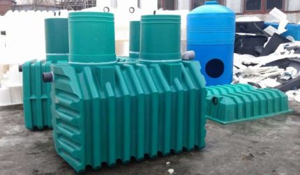 Vzhled septiku. Triton Plastová firemní nádrž. Septik Tank