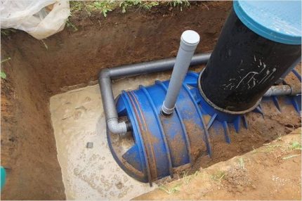 Instalace plastové nádrže do jímky Princip fungování septiku
