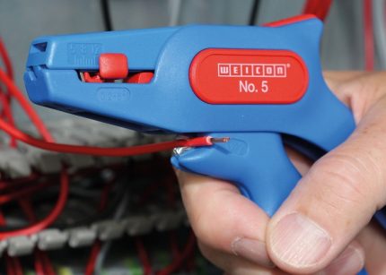 Stripper for stripping before wiring Stranded Stripper