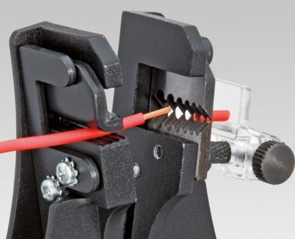 Replaceable blade stripper Replaceable blade stripper