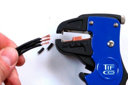 Universal stripper for stripping Universal stripper for stripping