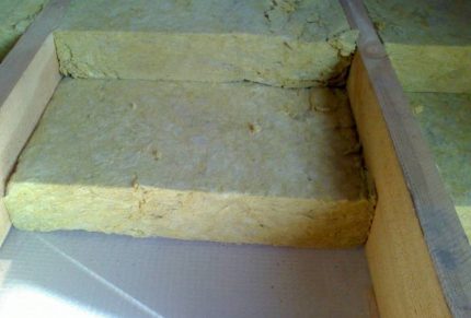 Laying mineral wool Mineral wool