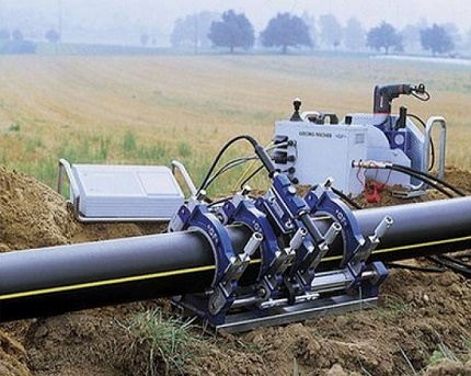 HDPE pipes in the laying of the sewer HDPE pipe connection