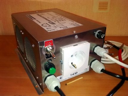 Points for connecting an uninterruptible TV UPS Connectors