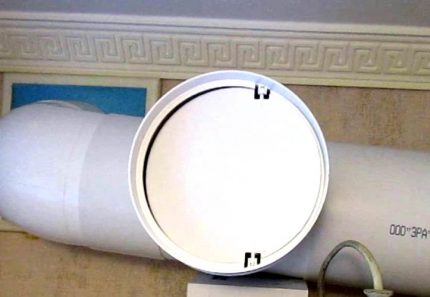 Design com válvula para manter o fluxo de ar natural na cozinha Duto com válvula