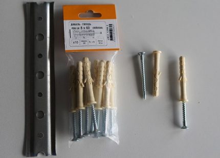 Fixadores para fixação do capô Passador de unhas em um conjunto de capuz