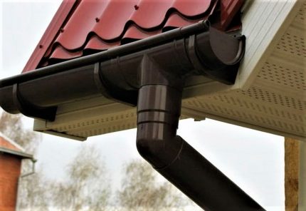 Curved gutters Downpipe adapter
