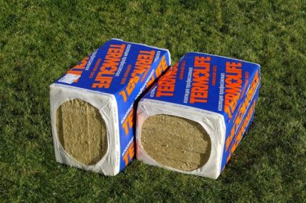 Mineral-cotton insulation for the attic roof Mineral wool in rolls