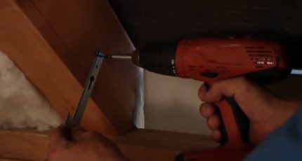 Fixing brackets to the rafter system Bracket Mounting
