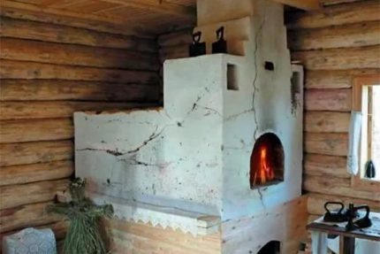 Esquerdes al massís de l'estufa russa Estufa de casa
