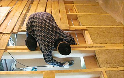 Installer vous-même votre isolation Le maître isole le plafond