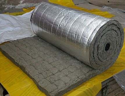 Rouleau de laine de roche Laine de roche sur un substrat en feuille en rouleau