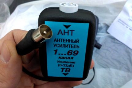 Antenna amplifier with cable Antenna amplifier with cable