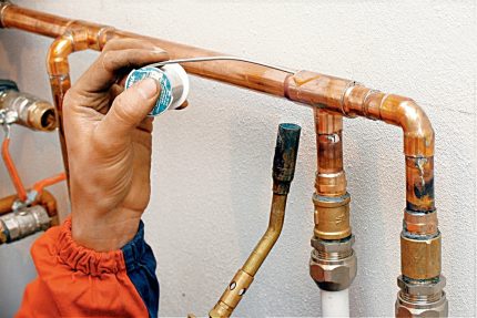 Tubes à souder avec soudure Maîtres soudeurs un tuyau en cuivre avec soudure