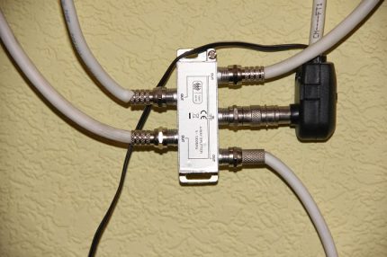 TV cable splitter TV cable splitter