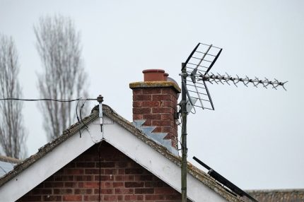 Installation of a television antenna over the roof of a private house Mast Antenna