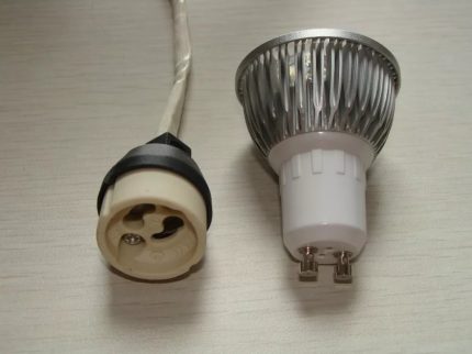 Λάμπα και πρίζα σύνδεσης τύπου GU10 και GZ10 Λαμπτήρες με υποδοχή GU10 και GZ10