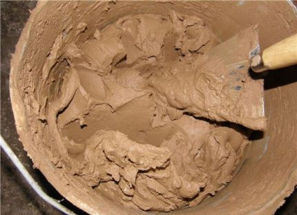 Argamassa de argila para a construção do forno