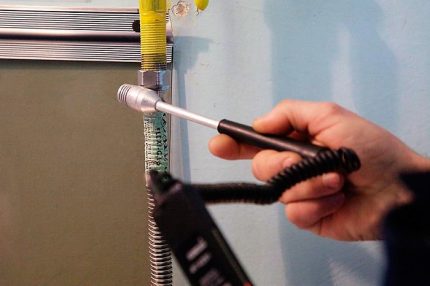 Газов анализатор за проверка на уплътнението на фугите Газов анализатор за проверка на уплътнението на фугите
