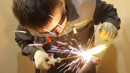 Proseso ng Welder ang isang gas pipe Proseso ng Welder ang isang gas pipe