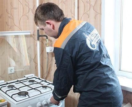 Comment vérifier la durée de vie des tuyaux de gaz Vérification de la durée de vie du tuyau de gaz