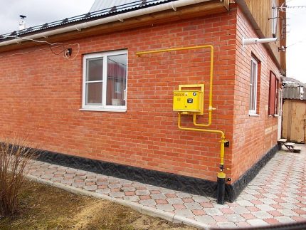 Le pipeline est recouvert d'émail jaune Le pipeline est recouvert d'émail jaune