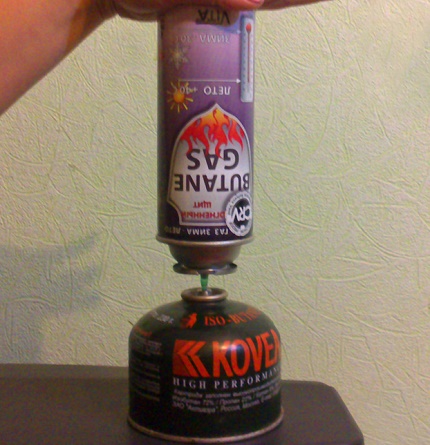 Threading a threaded spray can from a collet Threading a threaded spray can from a collet