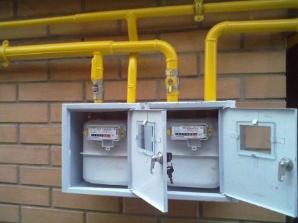 Đoạn đường ống dẫn khí ở lối vào nhà Ống khí