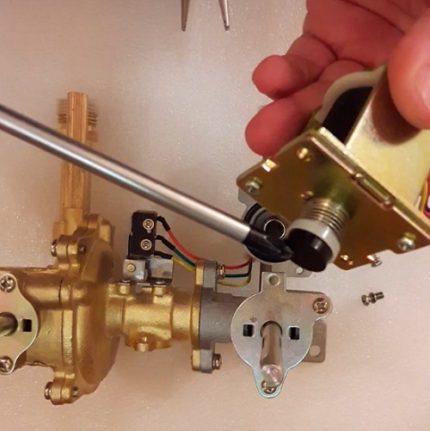 Sinusuri ang stroke ng gas valve Sinusuri ang stroke ng gas valve