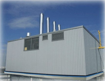Котелно на покрива на многоетажна сграда за монтаж на газови котли Котелно помещение за газово оборудване на покрива на многоетажна сграда