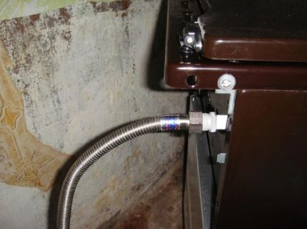 The gas hose must not be pulled