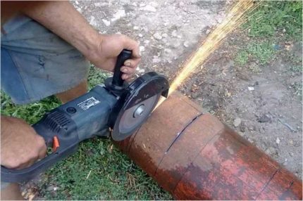 Cắt xi lanh bằng máy mài Vị trí chính xác khi làm việc với máy mài